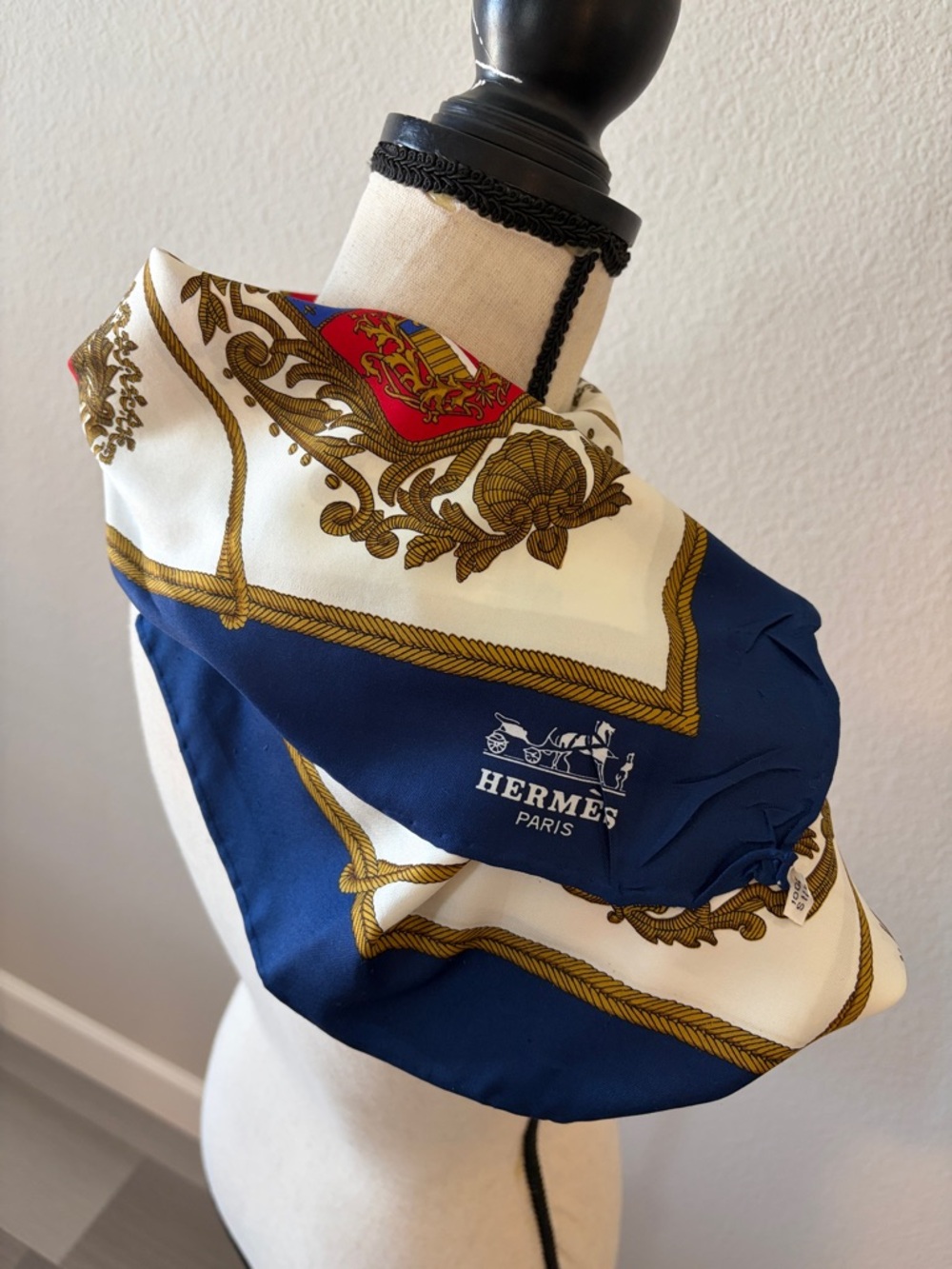 🇫🇷Hermès Carré 90 Les Armes de Paris Silk Scarf 34” Vintage Multi ❤️
